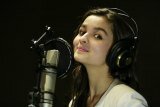 Alia plays the character Veera Tripathi in Highway and sings the song in the middle of her road trip