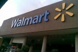 Wal-Mart suspends top Indian execs amid bribery probe