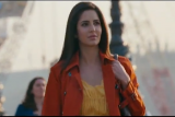 Katrina Kaif in yellow dress and orange trench coat in Challa song from Jab Tak Hai Jaan
