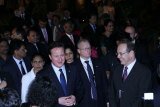 UK PM David Cameron with guests at Chatrapati Shivaji Maharaj Vastu Sangrahalay
