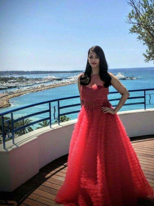 Aishwarya Rai Bachchan continued her winning outfit choices at Cannes 2016 with this hot red Naeem Khan gown