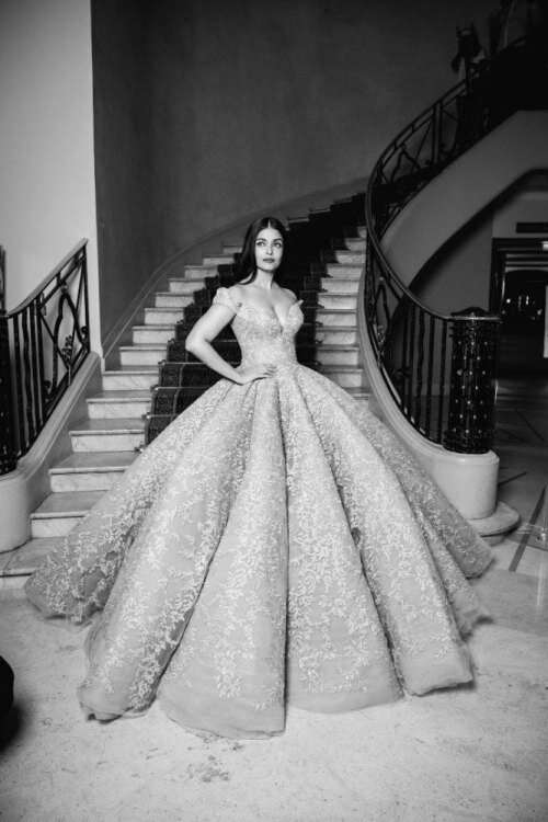 Aishwarya Rai Bachchan looked like Cinderella on her first red carpet appearance at Cannes this year in a light blue dramatic gown