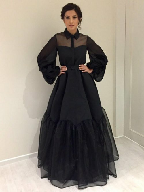 Gauhar Khan looked gorgeous in a black collared outfit