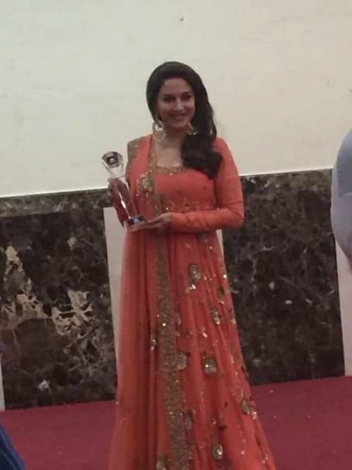 Madhuri Dixit-Nene won the Icon of India award