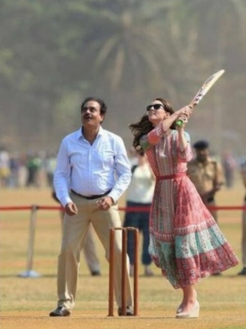 Duchess, a keen sports enthusiast, tries her hand at cricket at the Oval Maidan 
