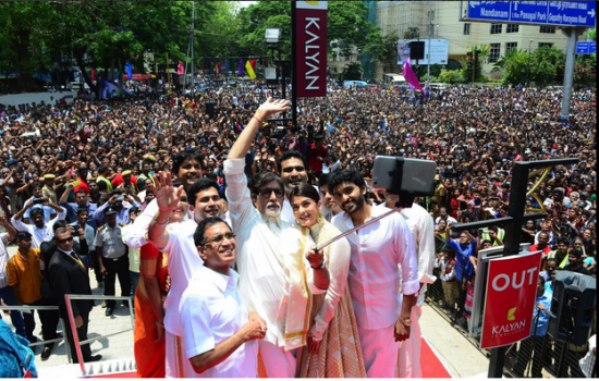 Amitabh Bachchan and Aishwarya Rai pose for selfie with thousands of fans in Chennai