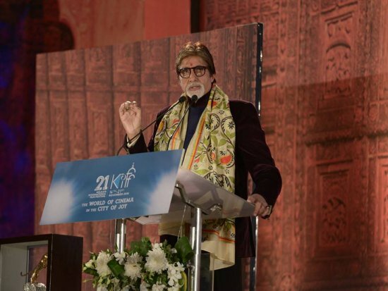  Amitabh Bachchan delivering a talk while opening 21st KIFF at Netaji Indoor Stadium to an audience of 15,000 people