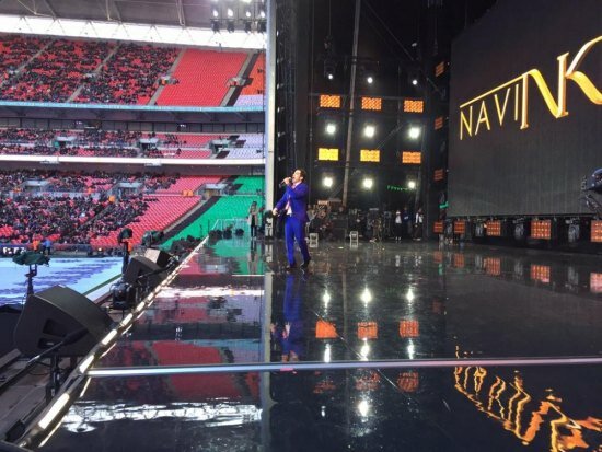 Artist Navin Kundra performs at Wembley Stadium for Modi's welcome reception