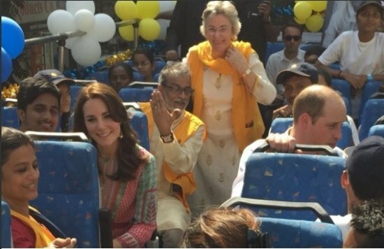 Duke and Duchess take an open top bus ride in Mumbai