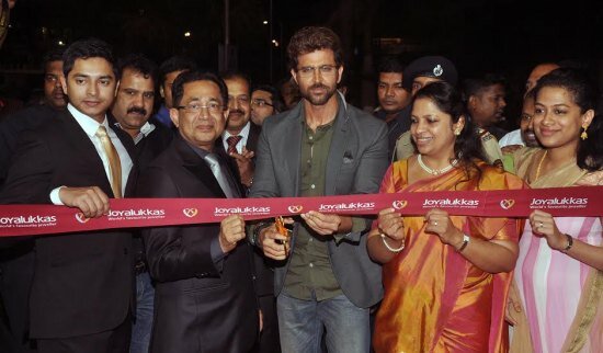  Hrithik Roshan and Joy Alukkas [left] the owner of jewellery shop 
