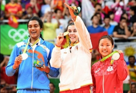 India's PV Sindhu (left) bags silver medal at Rio Olympics in women's badmonton singles