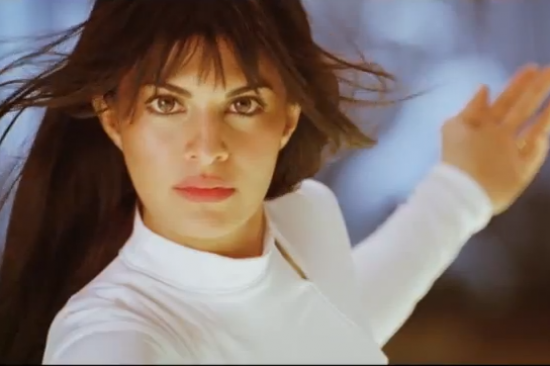 Jacqueline Fernandes playing Omisha in Race 2