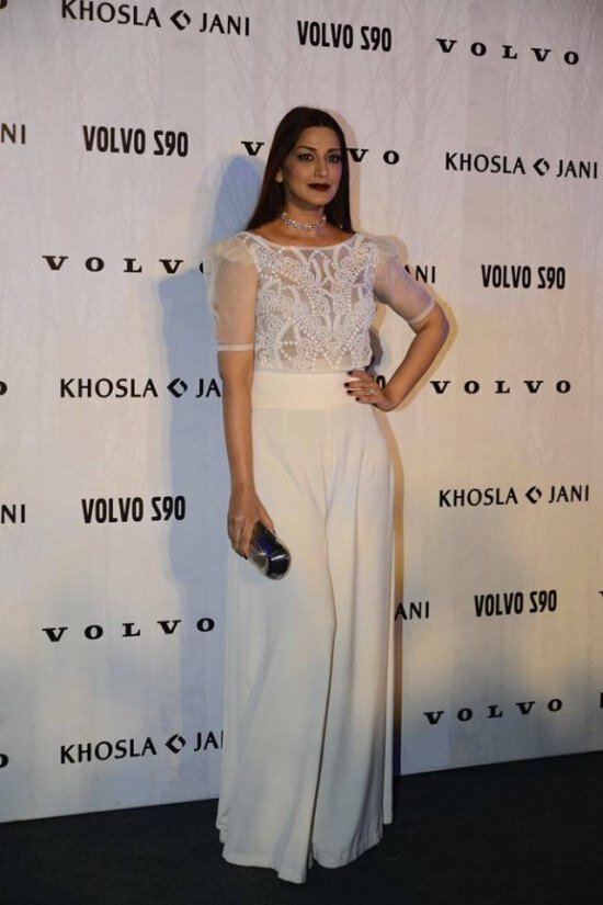 Sonali Bendre Behl looked sensational in a white outfit and diamond neck piece at the Jani-Khosla event